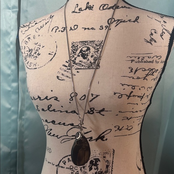 Witchy Black Agate Slice Toggle Necklace with Silver Tone Fluid Chain - Picture 2 of 8